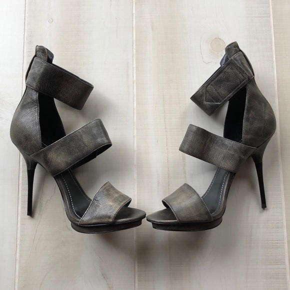 report signature high heels